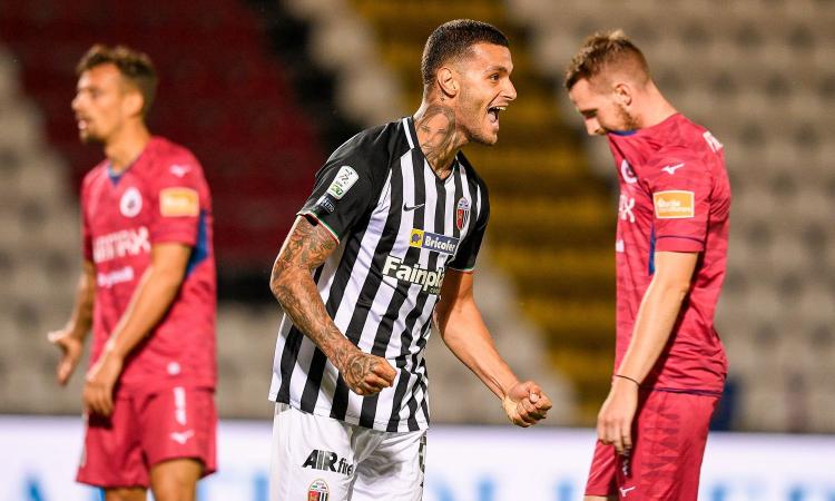 Il Sassuolo fissa il prezzo per Scamacca: l'Inter ha un piano, il Milan...