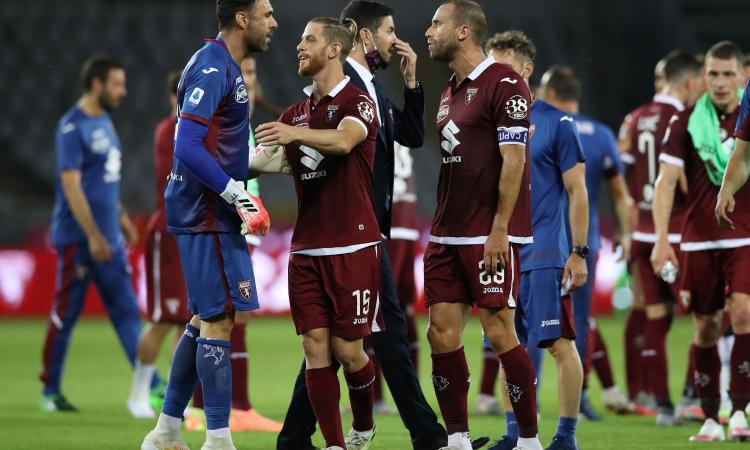 Torino, clamorosa lite Sirigu-De Silvestri a fine partita! Il portiere lascia il campo e 'ignora' il gruppo di Longo
