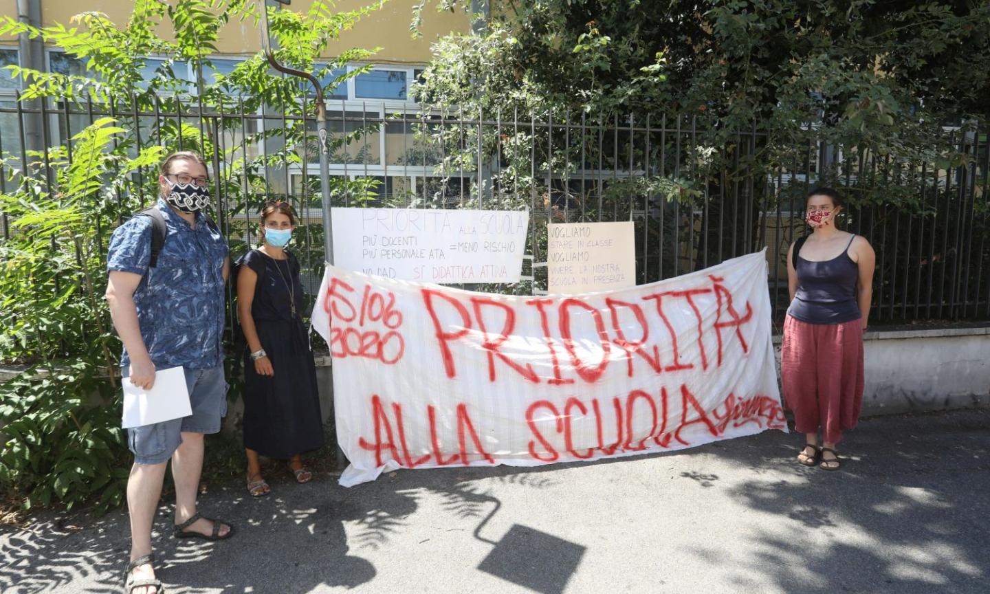 Prima di riaprire gli stadi pensiamo alla scuola dei nostri figli