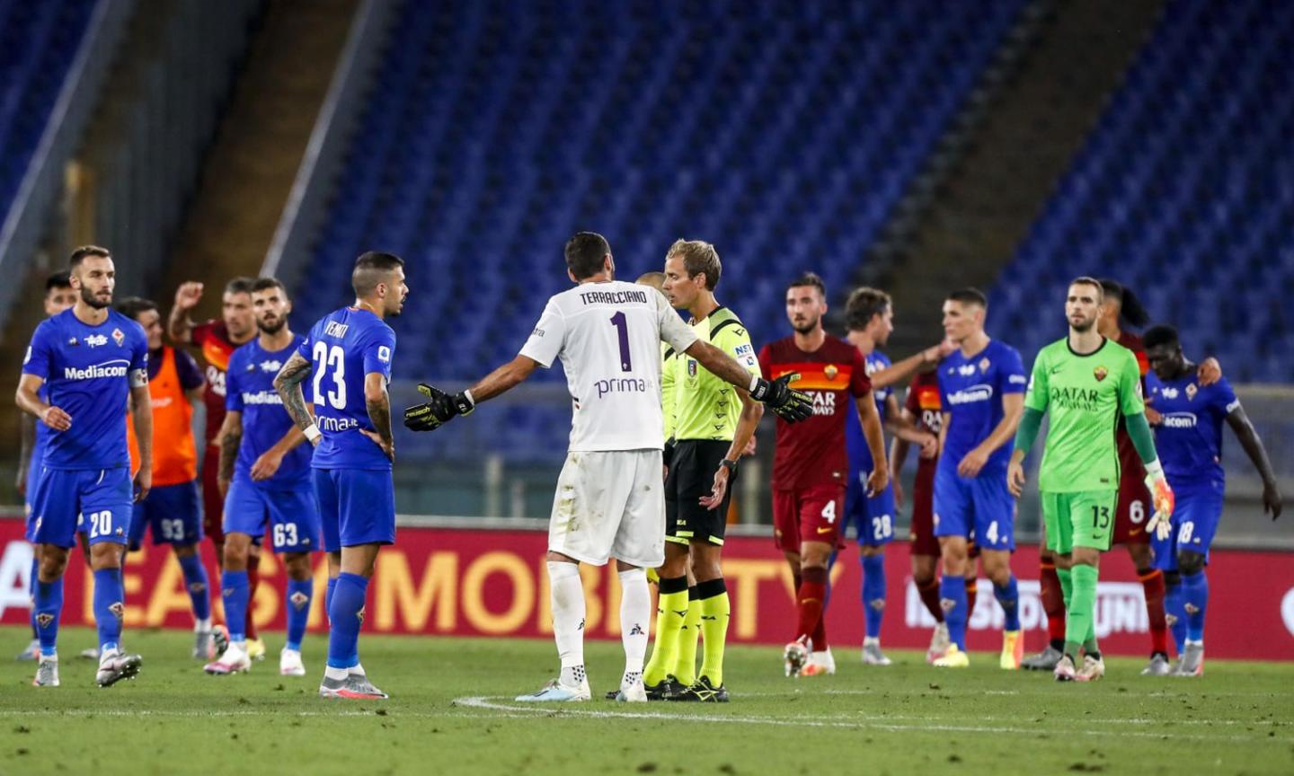 Da Spal-Inter a Roma-Fiorentina, gli arbitri scarsi sono un pericolo: tolgono spettacolo e credibilità