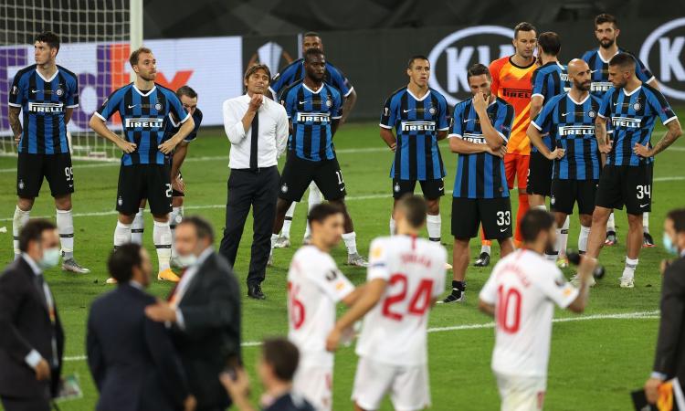Inter, che rimpianti! Errori e autogol di Lukaku, Siviglia campione. Per Conte finisce nel modo più beffardo...