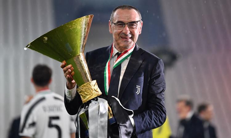 Juve: tutti i meriti di Sarri, più forte di errori di mercato e infortuni. E che lezioni a Conte!