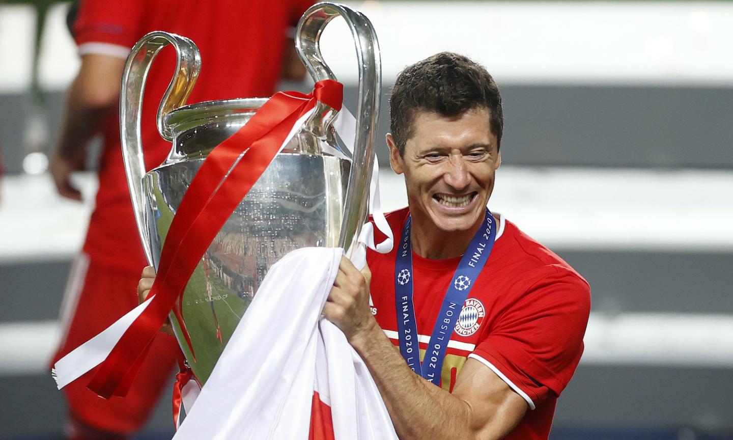 Champions League, Lewandowski miglior attaccante del 2019/20 VIDEO