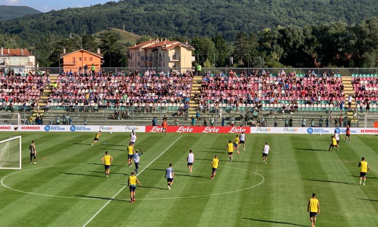 Italia, si rivedono i tifosi: in 500 per il raduno del Napoli. I primi gol di Osimhen FOTO e VIDEO