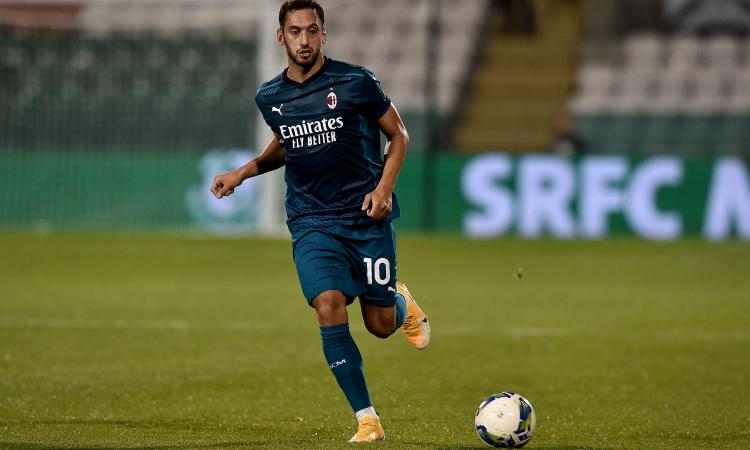 Milan, Calhanoglu migliora: domani provino in vista della Roma