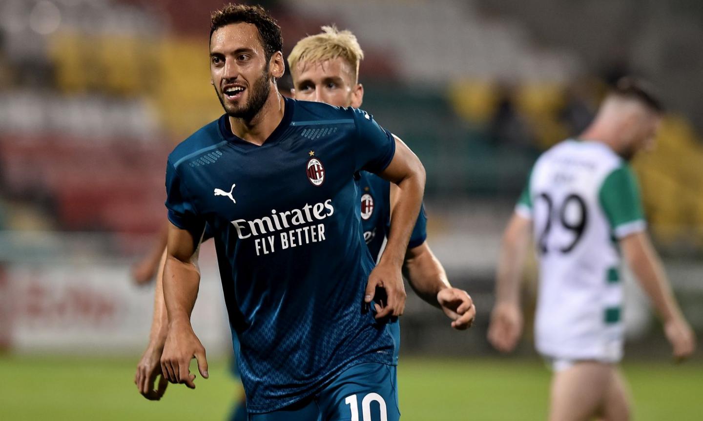 Allarme Milan: rischia di perdere questo Calhanoglu a zero