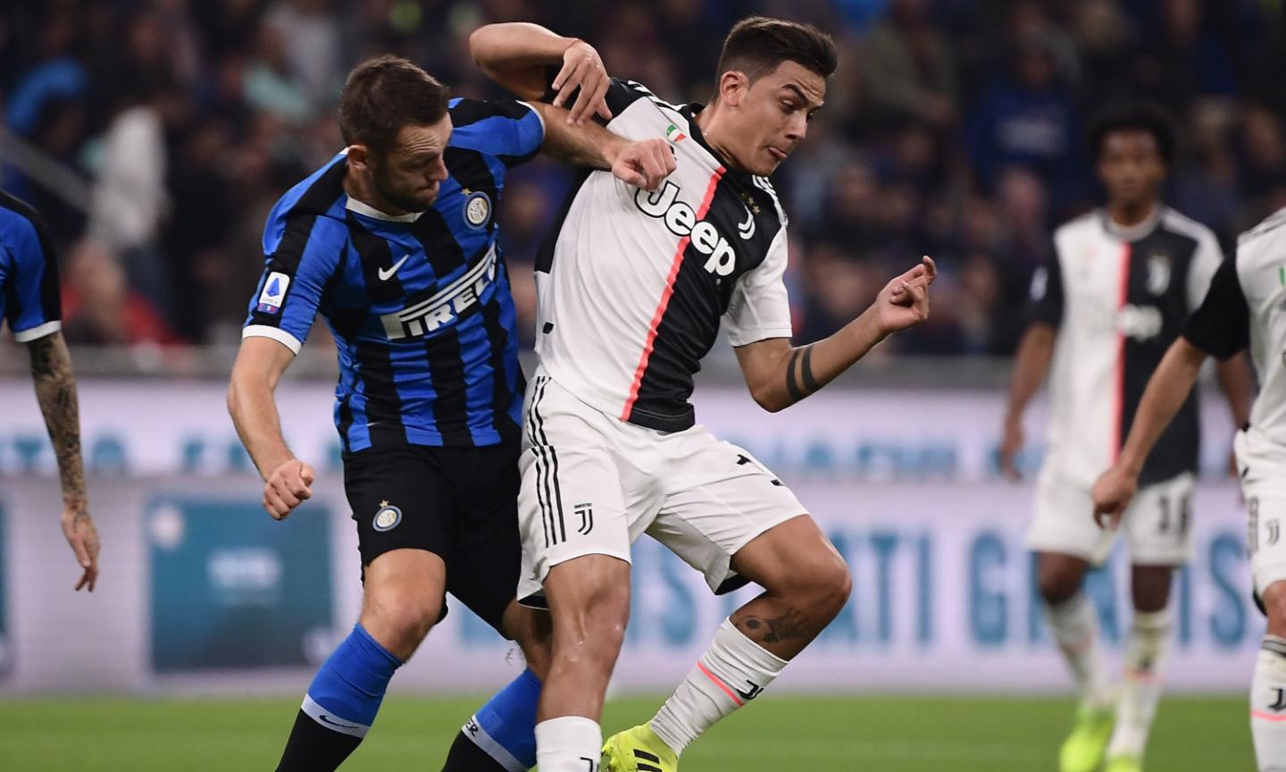 De Vrij miglior difensore della Serie A, Dybala l'attaccante più decisivo: l'Inter è l'anti-Juve