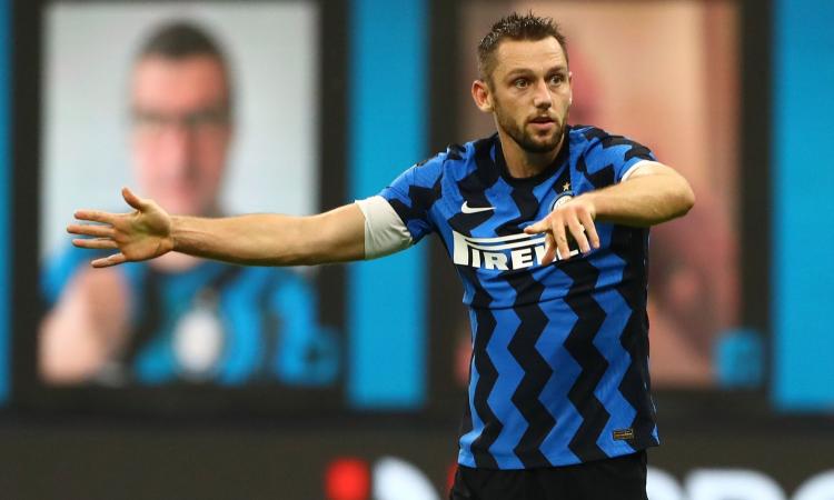 Torna De Vrij, l'intoccabile di Conte per il rinnovo. Miglior difensore della Serie A, pagato zero: senza, l'Inter va a picco