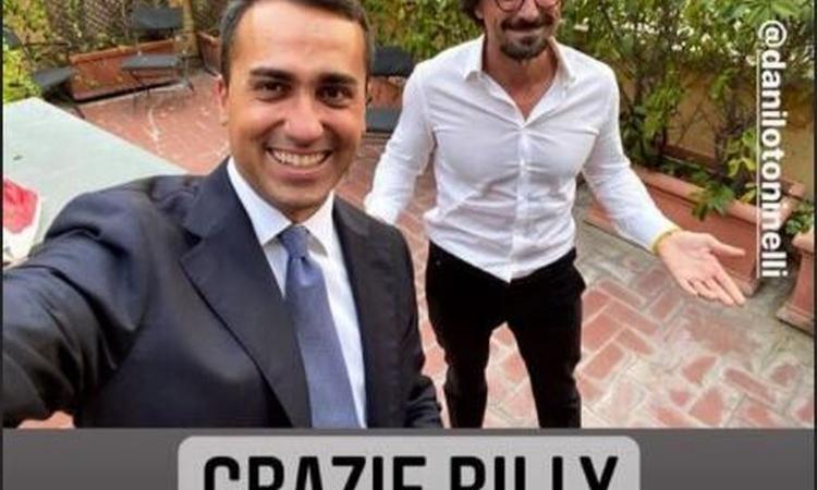 Referendum, vince il sì: Di Maio e Toninelli esultano e ringraziano... Costacurta! FOTO