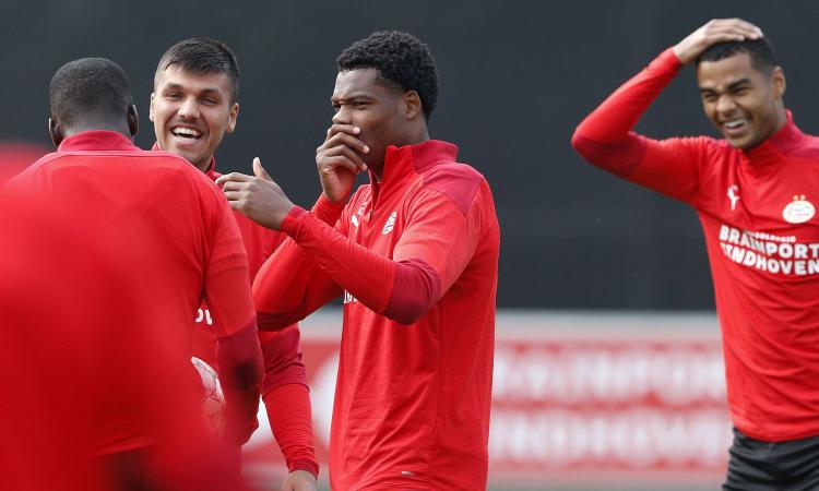 Milan, il tecnico del PSV chiude la porta per Dumfries: 'Resta con noi al 100%'