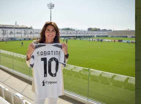 Juve Visita Speciale Alla Continassa Gabriela Sabatini Ex Tennista E Zia Di Oriana Video Serie A Calciomercato Com