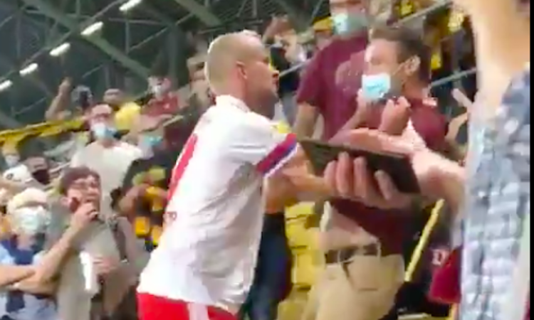 Germania, follia Leistner: il difensore dell'Amburgo interrompe l'intervista e va ad aggredire un tifoso! VIDEO