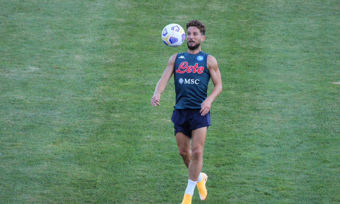 Napoli, poker al Pescara: Petagna show, a segno Mertens