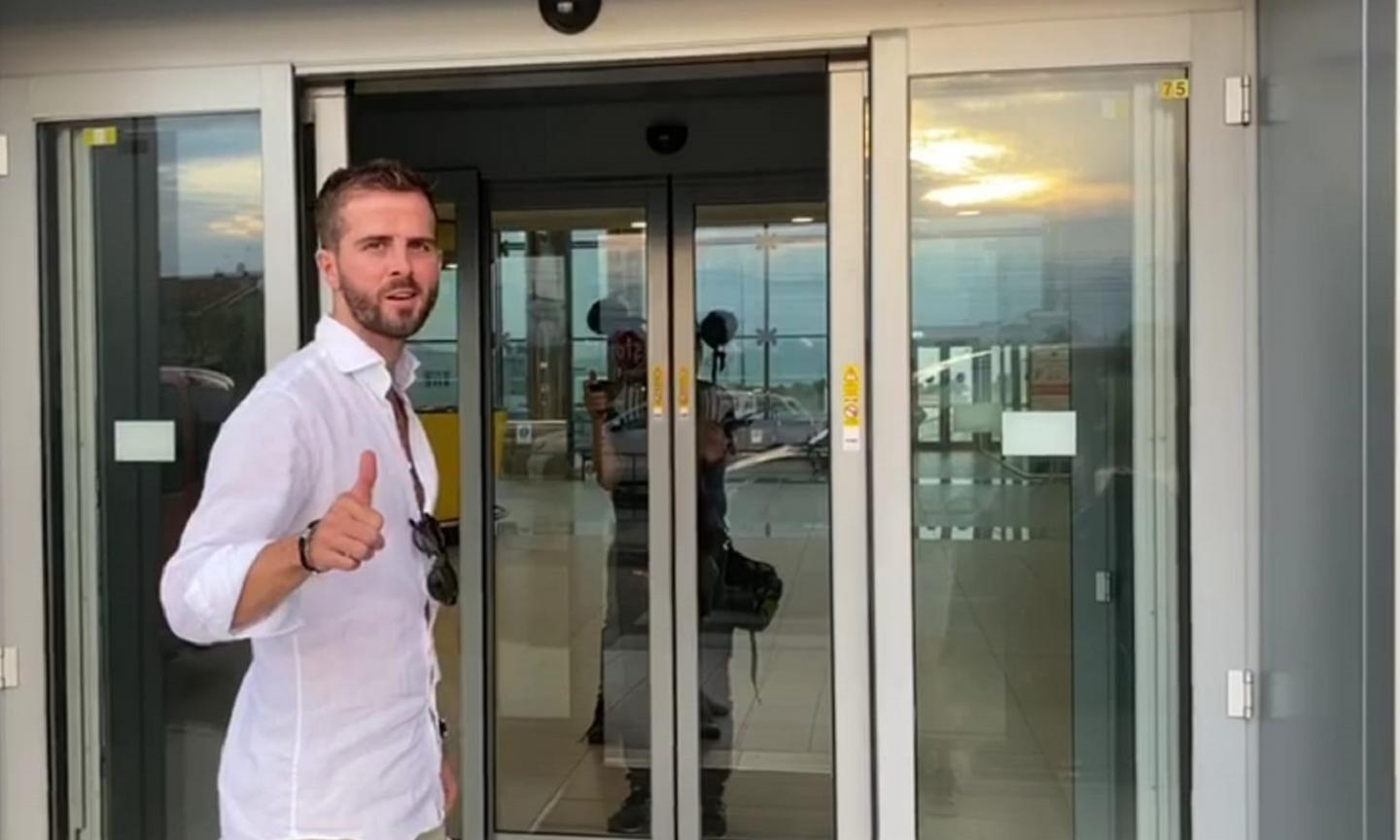 Juve, Pjanic parte per Barcellona: 'Saluto ai tifosi, vi auguro il meglio' FOTO