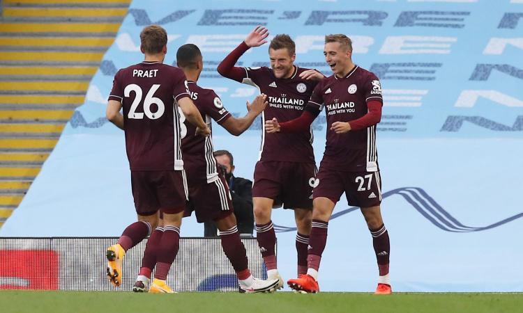 Premier: Leeds ok, pari Tottenham. Il City crolla in casa: tris Vardy, il Leicester vince 5-2. Poker West Ham