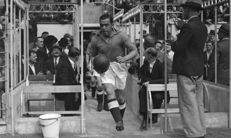 Dean, la leggenda dell'Everton: colpito al cuore in tribuna tifando per i Toffees. Il 'no' a Hitler e i due nazisti stesi