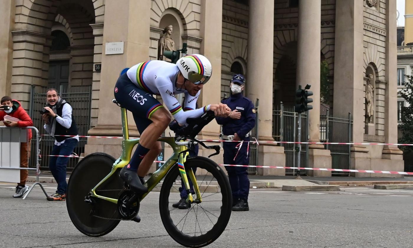 Giro, Ganna vice la crono a Milano. La maglia rosa Hart: 'Ancora non ci credo, folle'