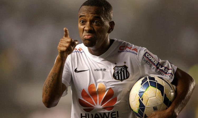 Robinho fu condannato per stupro, lo sponsor molla il Santos: 'Per rispetto delle donne'