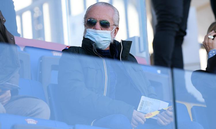 Addio Maradona, De Laurentiis: 'Orgoglio di Napoli, stella irraggiungibile del calcio' FOTO