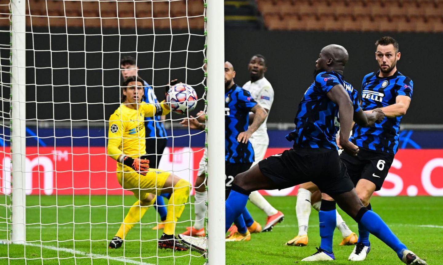 Lukaku salva l'Inter: col Moenchengladbach è solo 2-2