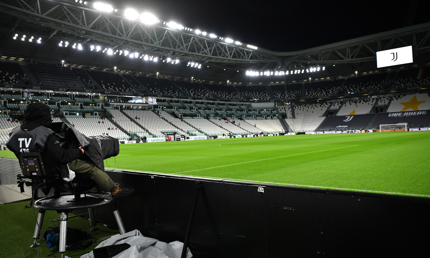 Juventus-Torino: bagni distrutti e seggiolini lanciati in campo a fine partita