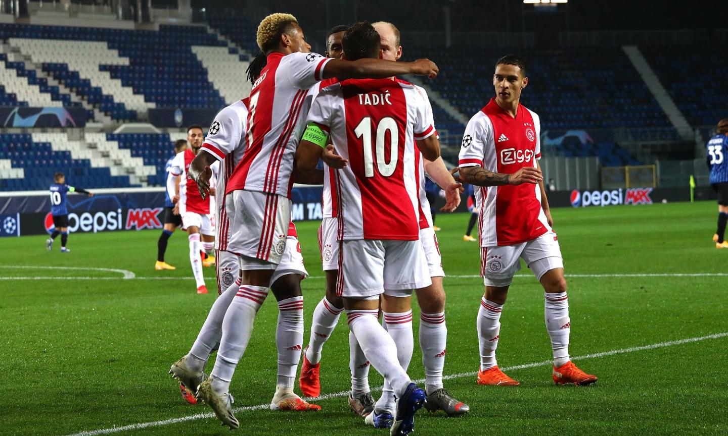 Ajax decimato dal Covid: si ipotizzano 11 casi 