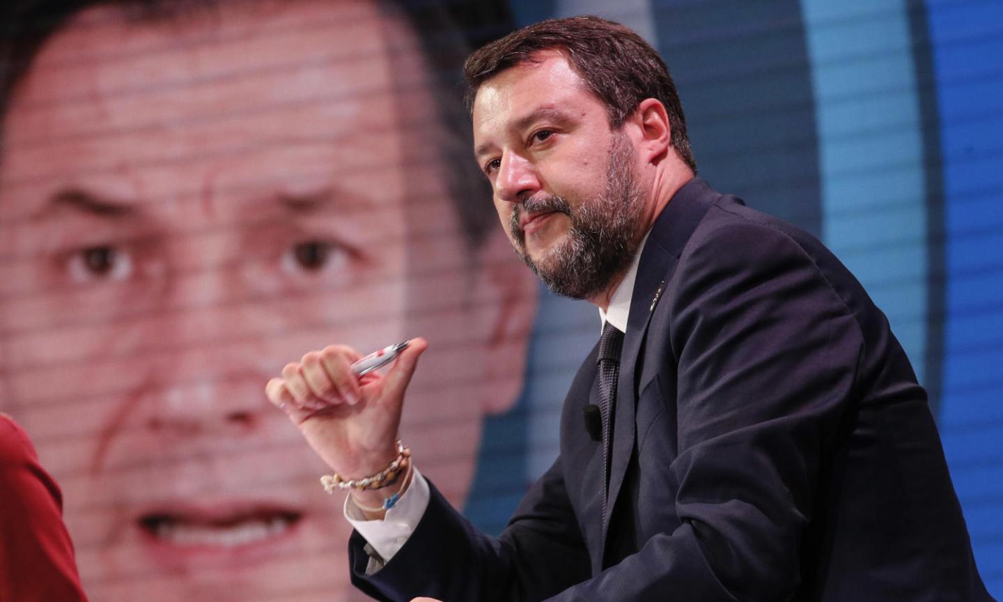 Salvini torna a parlare di condono, stavolta triplo: 'Edilizio, fiscale e tombale'