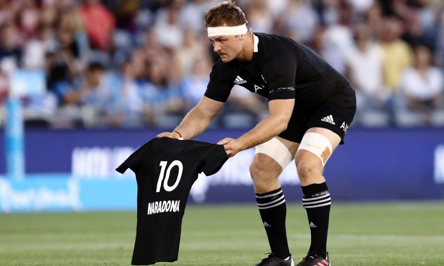 Nuova Zelanda-Argentina, omaggio degli All Blacks con la maglia di Maradona prima dell'Haka VIDEO