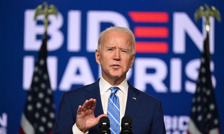Biden sempre più vicino alla Casa Bianca, gli mancano 6 grandi elettori. Trump protesta, scontri nel Paese