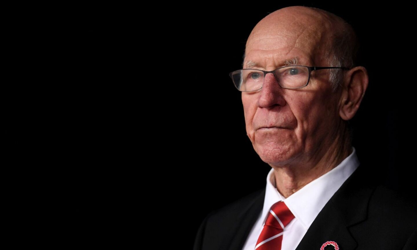 Sir Bobby Charlton si spegne a 86 anni: addio all'attaccante più iconico della storia del calcio inglese