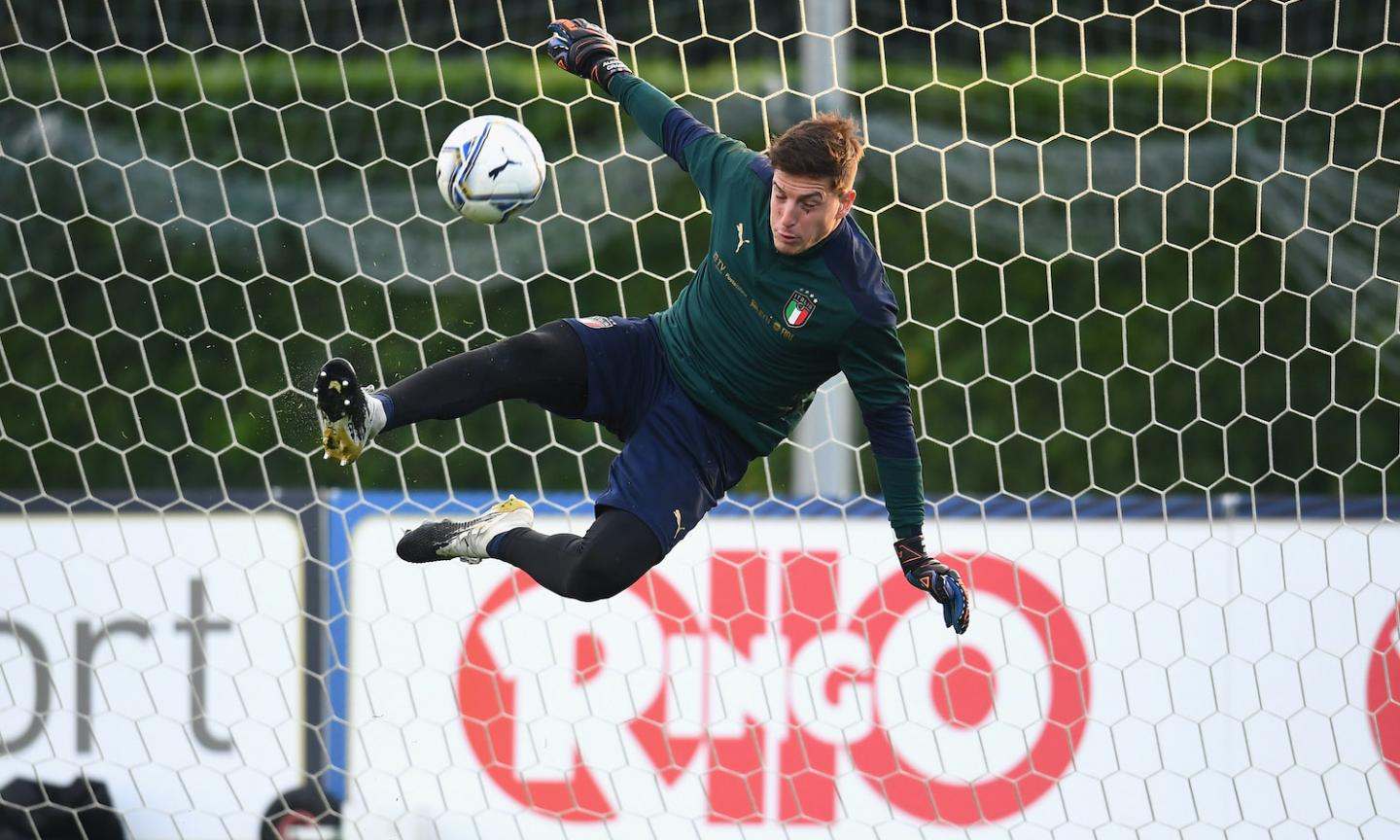 Cragno volante: super parata del portiere del Monza VIDEO