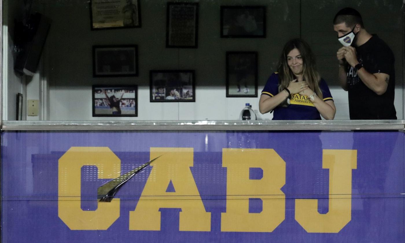 Il Boca vince col Newell's nella Copa Maradona: la figlia Dalma si emoziona in tribuna nel palco di papà