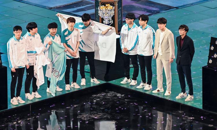 Gli auguri dell'Inter non bastano a Suning: il Mondiale di League of Legends va a Damwon Gaming FOTO e VIDEO