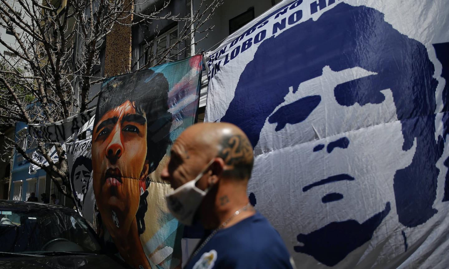 VIDEO Un mosaico dedicato a Maradona