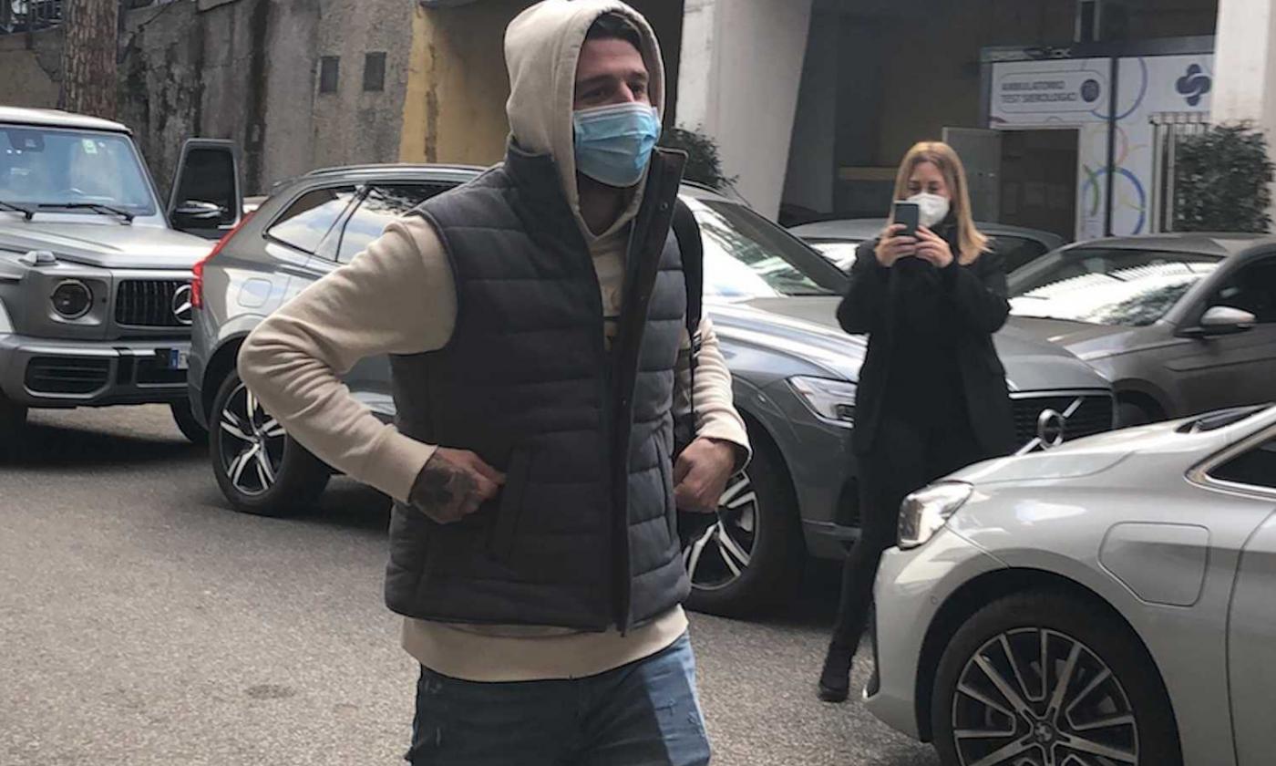 La Lazio recupera i pezzi: Milinkovic arriva in Paideia per le visite di idoneità post-Covid VIDEO