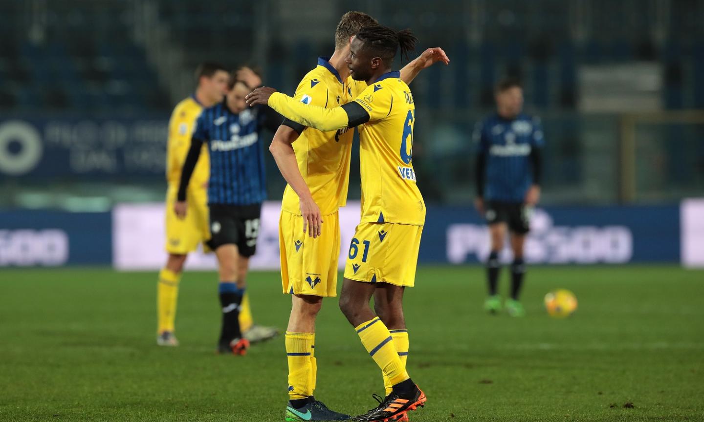 L'Atalanta non vince più: 2-0 Verona e sorpasso, l'Europa si allontana. Lovato e Gollini infortunati