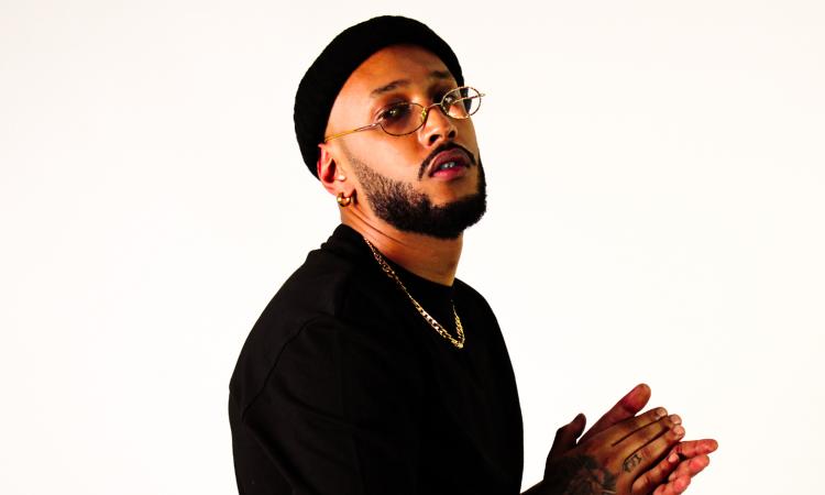 Amill Leonardo, il rapper tifoso del Milan che canta il calcio: 'Maradona e Paolo Rossi due eroi popolari'