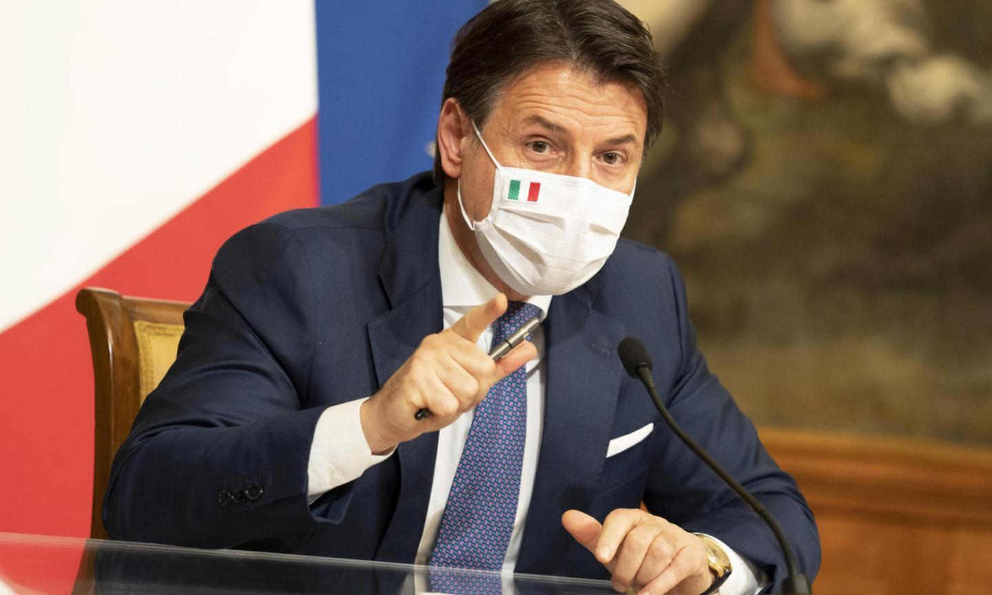 Conte tira un rigore di tacco VIDEO