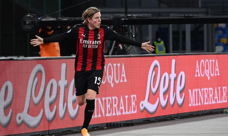 Milan, è fatta per Hauge all'Eintracht: lunedì le visite mediche, via in prestito con obbligo a 12 milioni