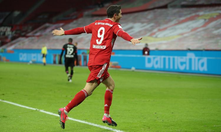 Bundesliga, Lewandowski decisivo al 93°: sorpasso Bayern su Leverkusen e Lipsia, frenato dal Colonia