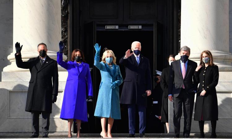 Usa, Biden giura: 'Sarò il presidente di tutti. Il popolo ha parlato, la democrazia ha vinto'. Trump porta in Florida la valigetta nucleare