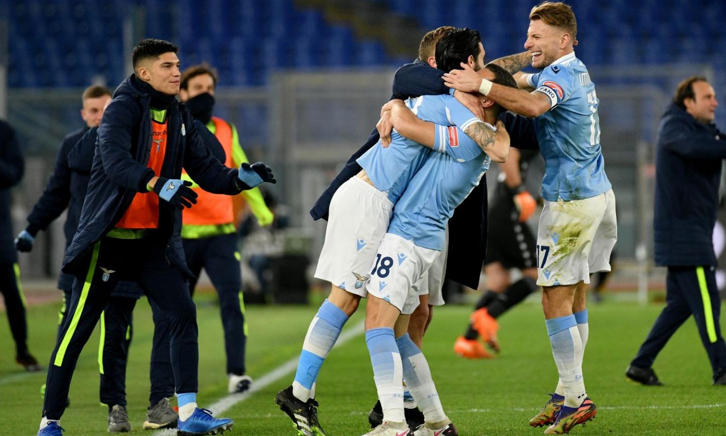 Lazio padrona assoluta del derby: massacrata una Roma moscia e pessima in difesa, è aggancio Champions