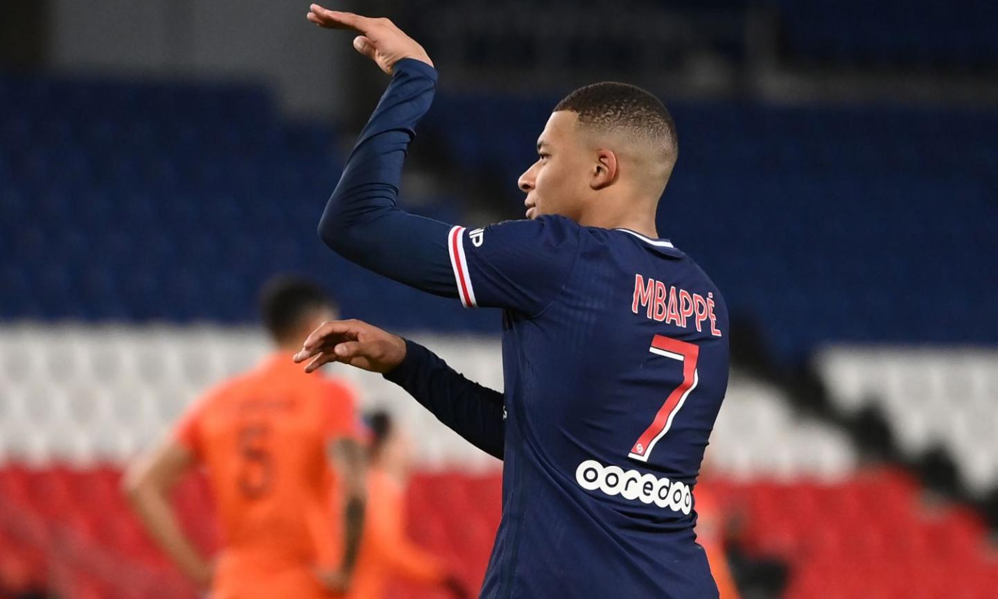 Psg, Mbappè esce allo scoperto: 'Parlo con club del rinnovo, ci sto pensando. Se firmo, resto qui a lungo'