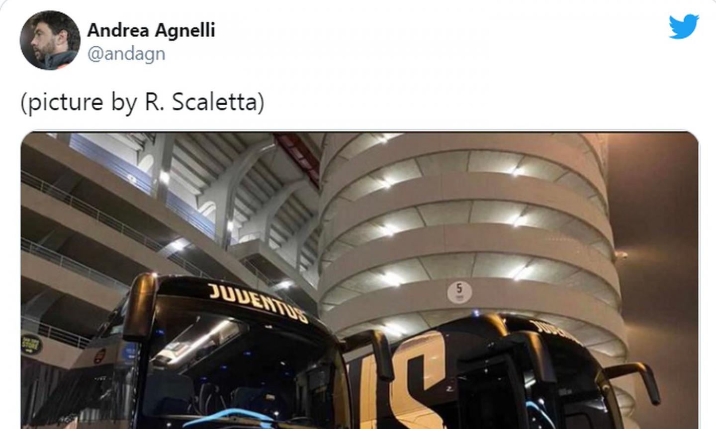 Sentenza Juve-Napoli, provocazione di Agnelli? Pubblica i due pullman bianconeri a San Siro: FOTO