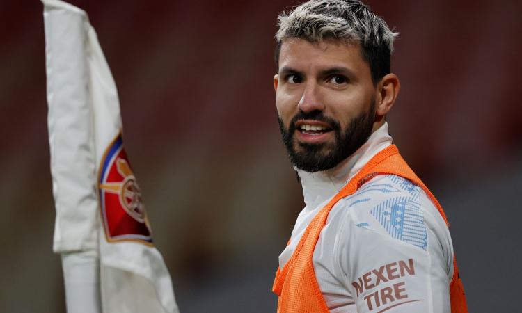 Barcellona, Aguero per convincere Messi a restare