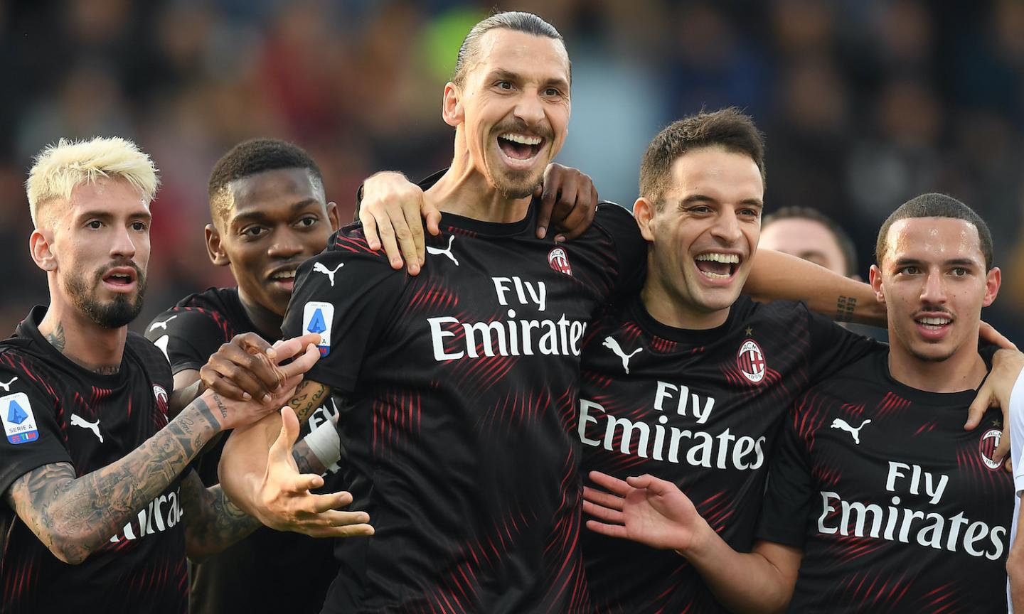 Da Cagliari a... Cagliari: Ibra un anno dopo. Il Milan lo riabbraccia e parla con Raiola del futuro