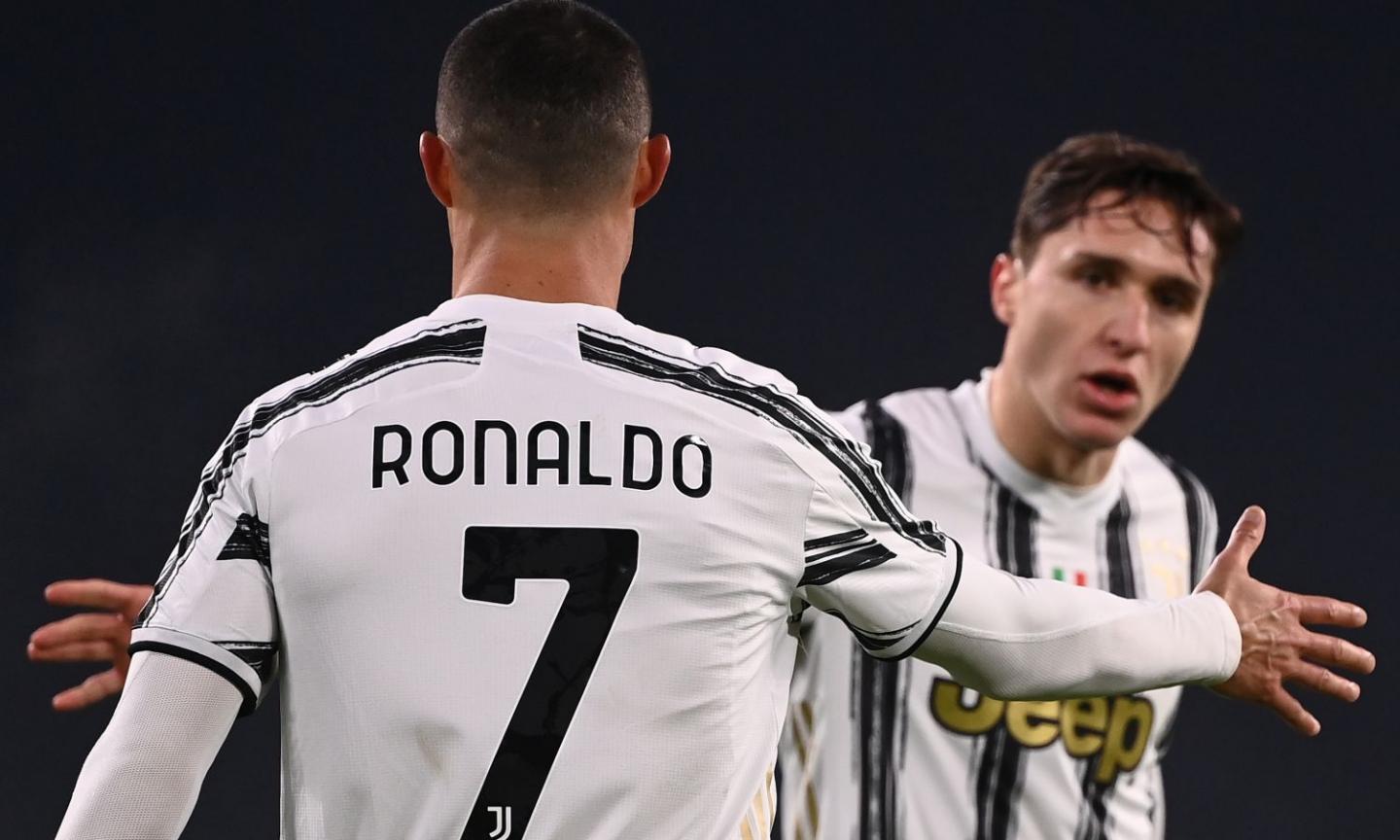 Chiesa mette in ombra Ronaldo e Theo Hernandez in un colpo solo. Nell' 1 contro 1 è imprendibile, è un top player