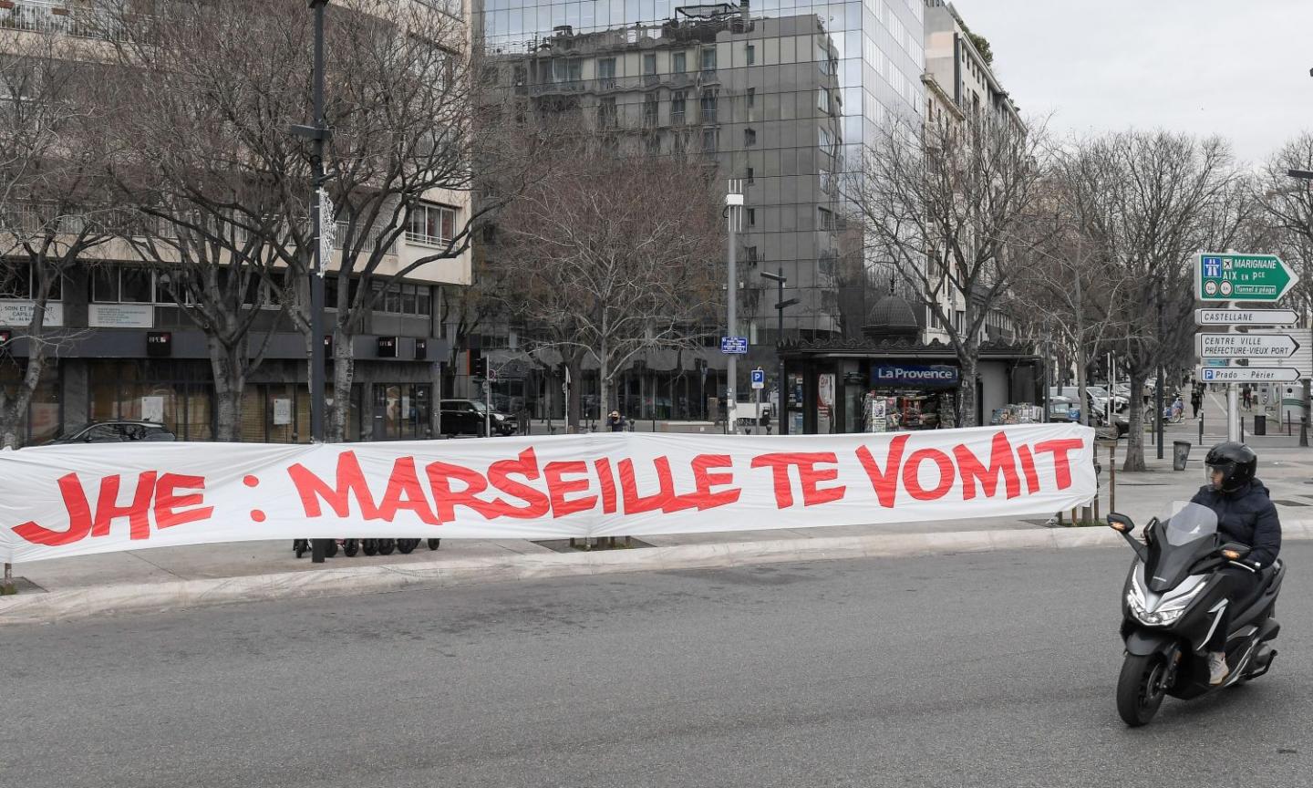 Terrore a Marsiglia, assalto ultrà al centro di allenamento: ferito Alvaro Gonzalez, rinviata OM-Rennes VIDEO