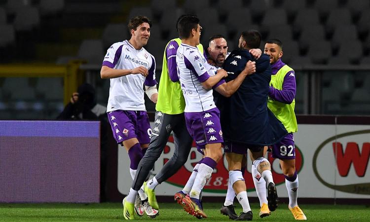 Ribery illude una Fiorentina ridotta in 9, Belotti salva il Torino nel finale