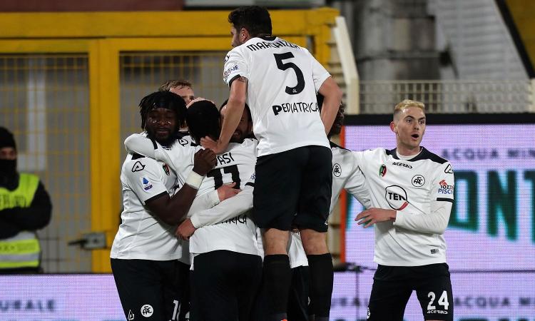 Segna sempre Nzola, lo Spezia vince 2-1 il derby con la ...